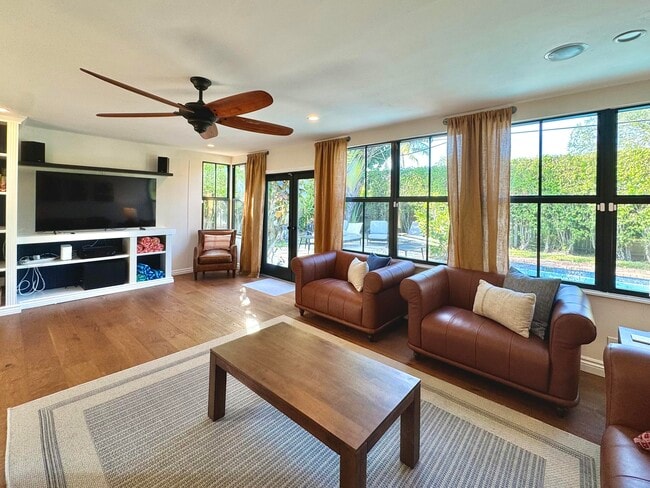 Building Photo - 801 SW 5th St