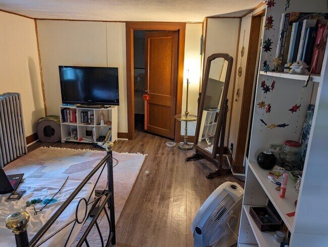 Building Photo - 301 E Eleanor St