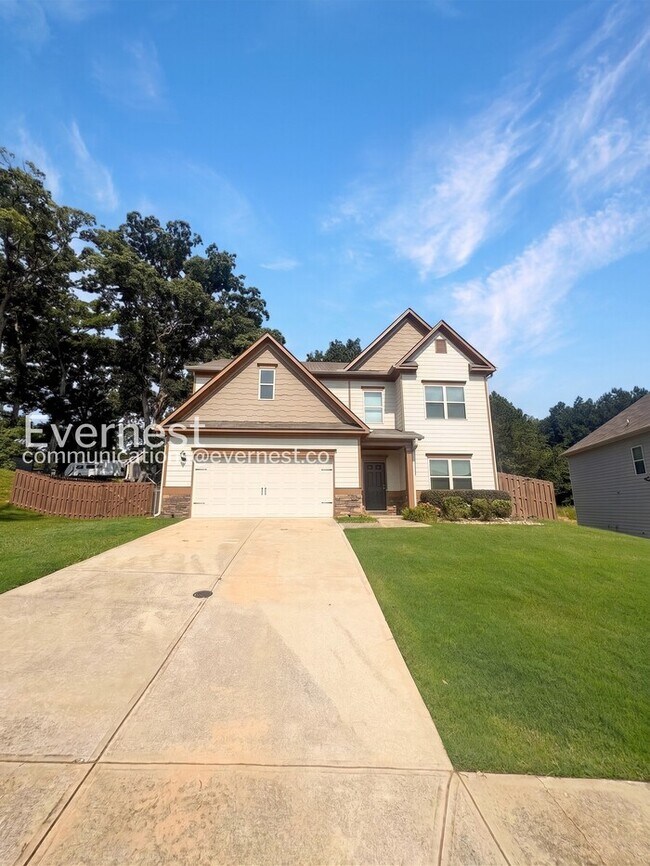 Building Photo - Spacious Home with Fenced Yard & Garage Access / 4 Bed & 3.5 Bath / Voucher Accepted / Pet-friend...