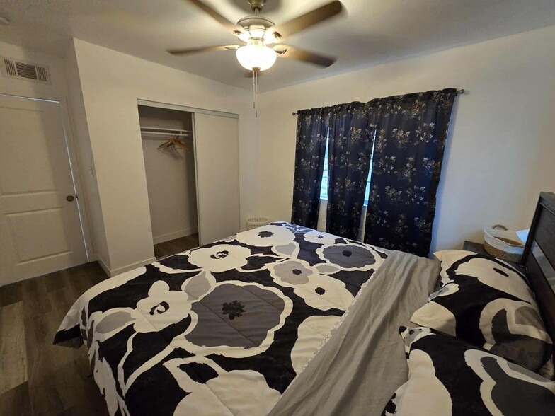 Building Photo - 534 R Ave