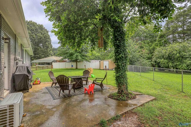 Building Photo - 619 Graycroft Dr SW
