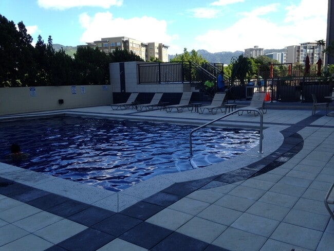 Building Photo - 1717 Ala Wai Blvd