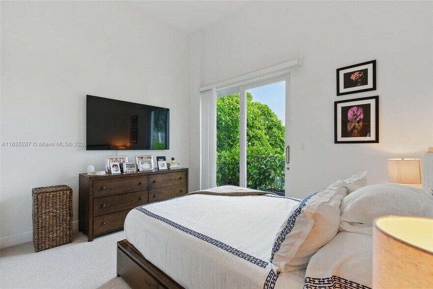 Building Photo - 2701 SW 3rd Ave