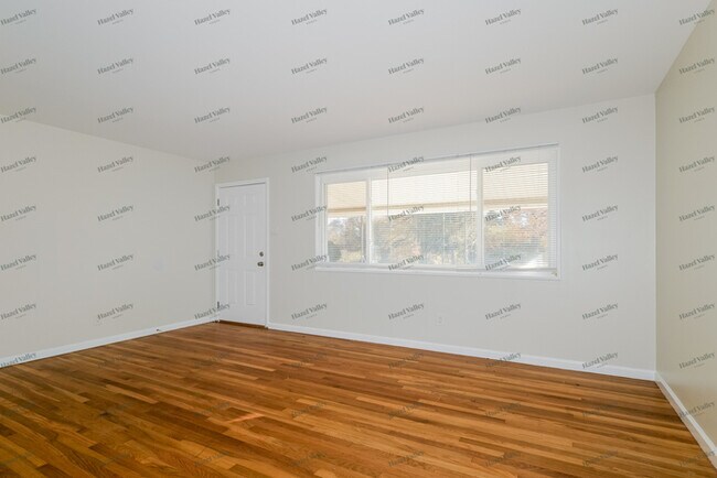 Building Photo - 1305 Acredale Dr