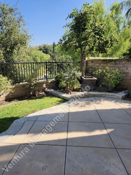 Building Photo - 5885 Indian Point Dr