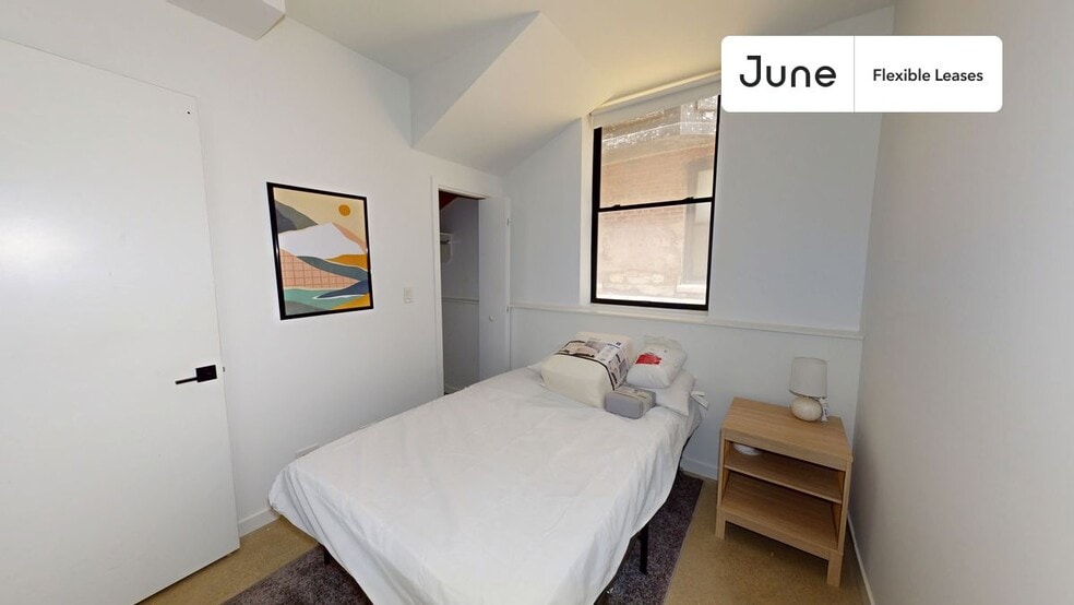 Building Photo - 2122 S Hoyne Ave
