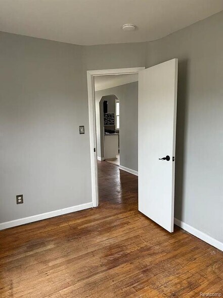 Building Photo - 28243 Schram St