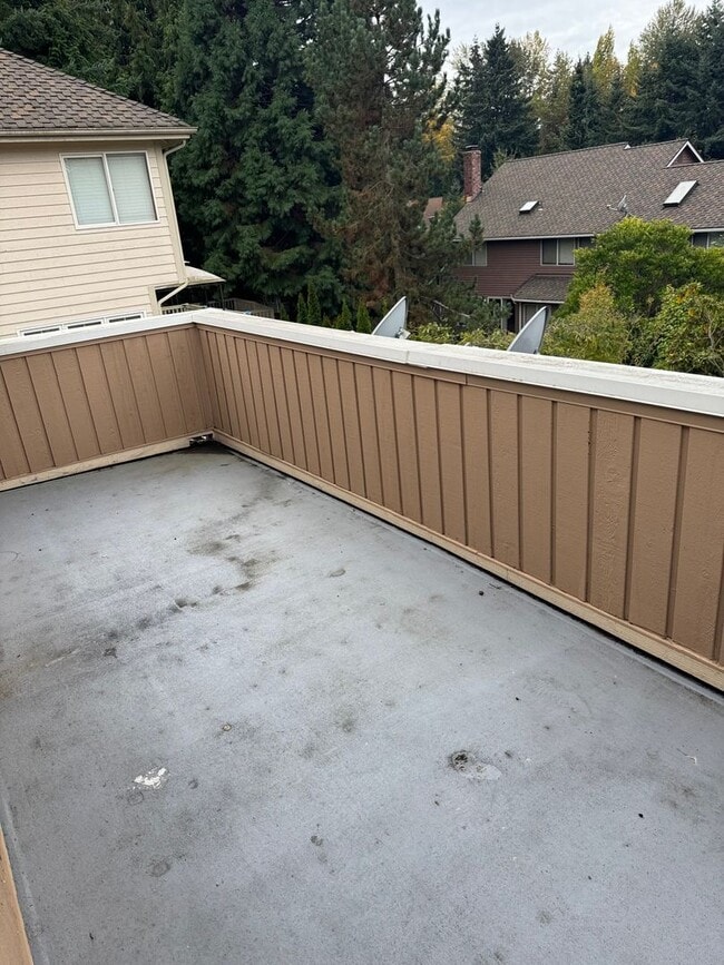 Building Photo - Gorgeous 3 Bedroom • 2.5 Bath Home Recently Remodeled and Ready for you!