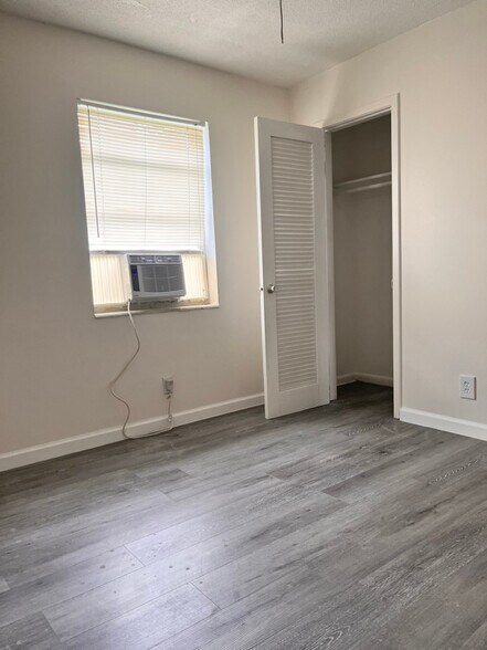 Building Photo - 384 Avenue N