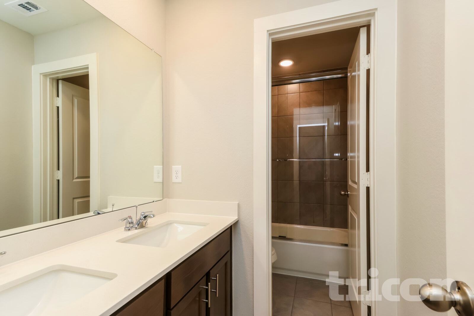 Building Photo - 9835 Willow Creek Commerce Dr