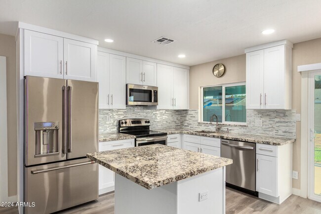 Building Photo - 1602 W Rockwood Dr
