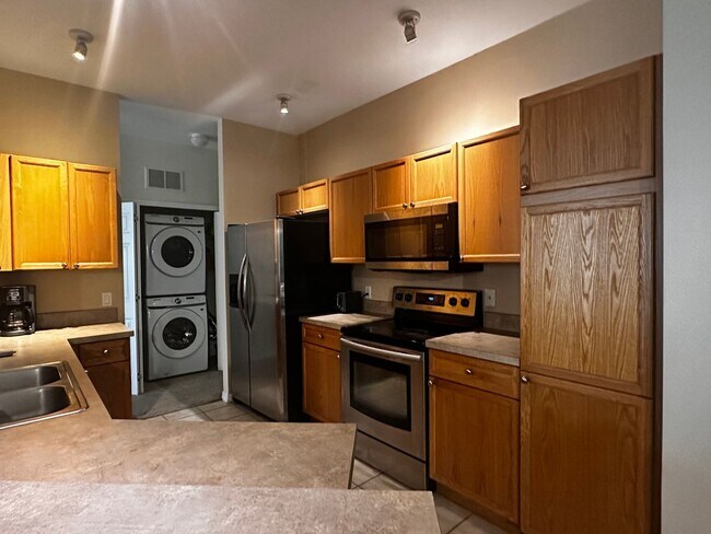 Building Photo - RIVER RUN COACH HOMES CONDO - 3BR/2BA - NE...