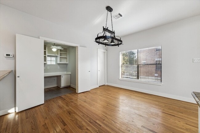 Building Photo - 9710 Riddlewood Ln