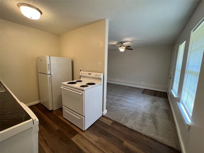 Building Photo - 5415 Scott St