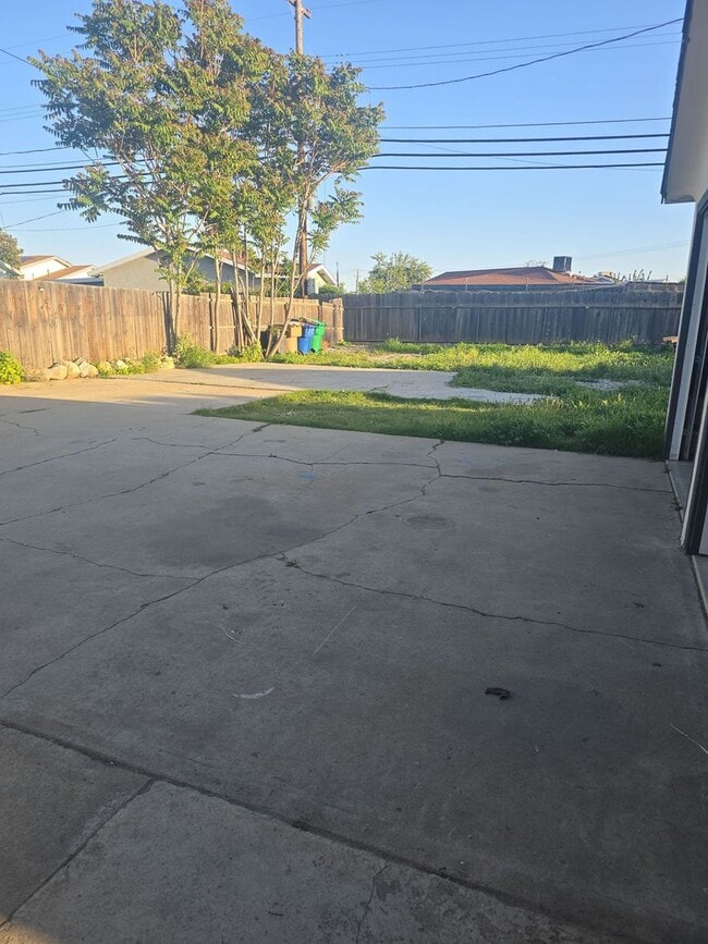 Building Photo - Single-family home with flexible leases - Renovated property - Pet-friendly - Coming soon!