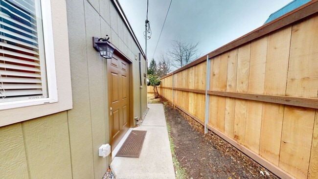 Building Photo - Charming 2 Bedroom Duplex - Granite Counters, Plank Flooring, Fully Fenced, Storage Shed!