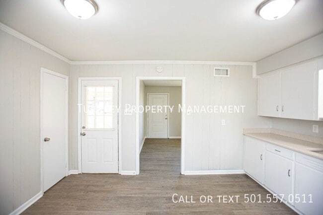 Building Photo - 5205 Wycliffe Dr