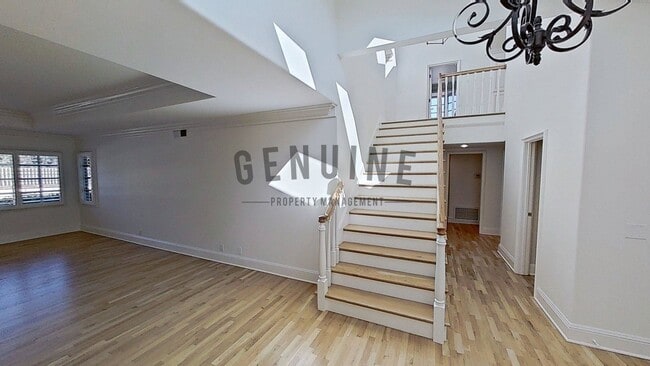 Building Photo - Beautiful Two-Level 5Bd 3.5Ba Home in Newport Beach