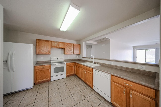 Building Photo - 16034 W Winchcomb Dr