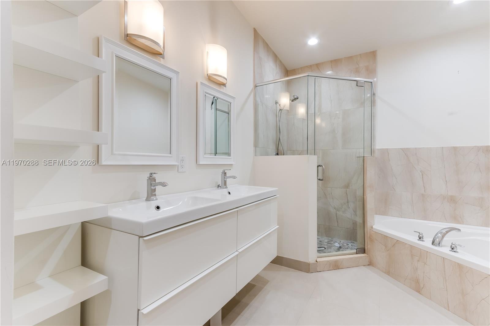 Building Photo - 623 NE 8th Ave