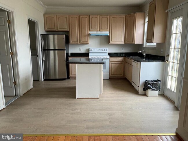 Building Photo - 3208 Stanford St