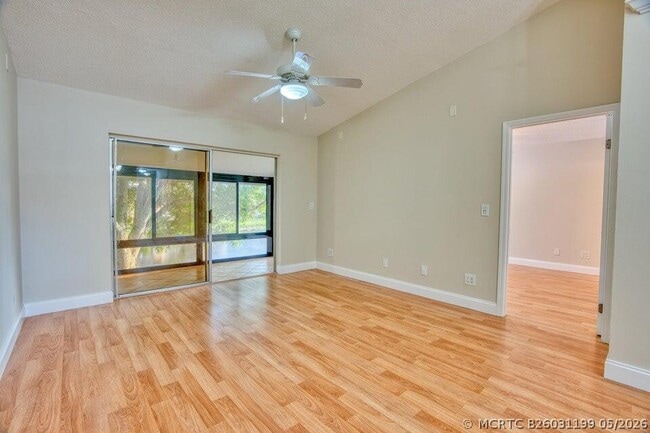 Building Photo - 3151 SE Aster Ln