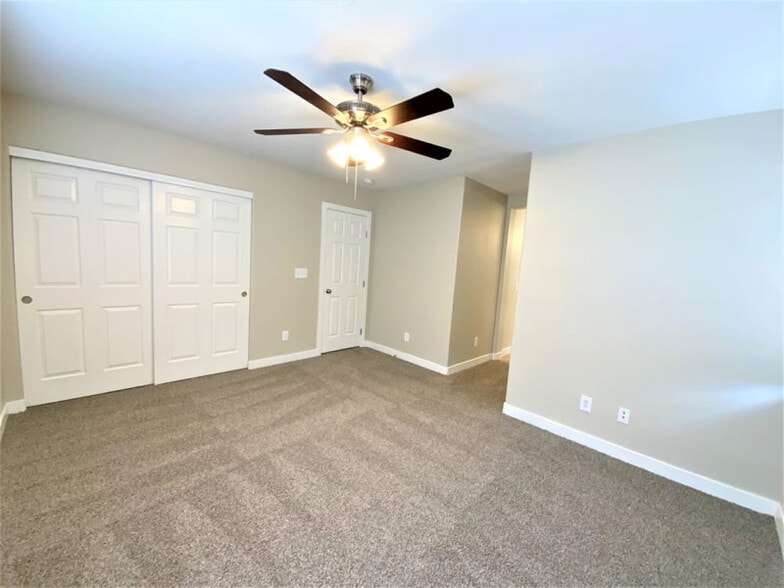 Building Photo - 864 Blue Rosalie Pl