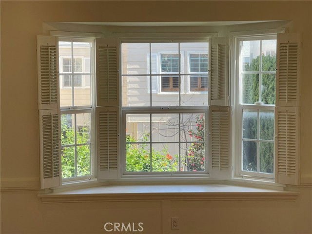 Building Photo - 135 1/2 Canon Drive Apt #135, Beverly Hills, CA 90212 - 2 BR 2 BA condo