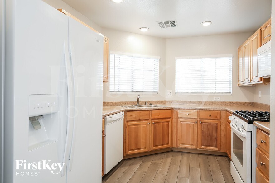 Building Photo - 705 Picasso Picture Ct