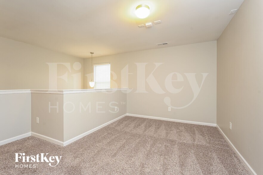 Building Photo - 409 Soaring St