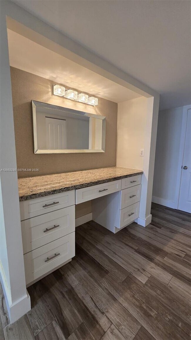 Building Photo - 18151 NE 31st Ct