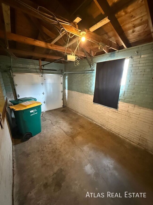 Building Photo - 1413 S Ames St