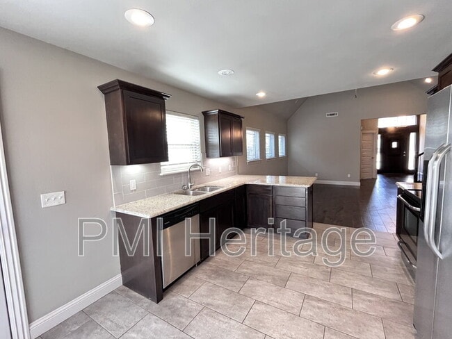 Building Photo - 3214 SW Stonepoint Ave