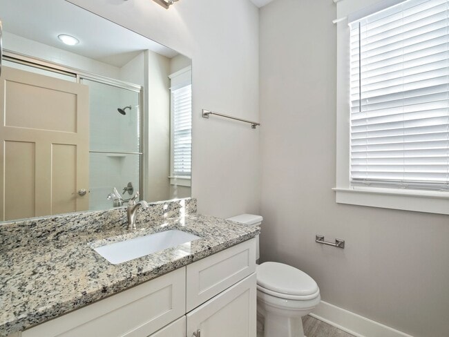 Building Photo - **UPSCALE BUENA VISTA HOME MINUTES FROM GERMANTOWN AND DOWNTOWN NASHVILLE**