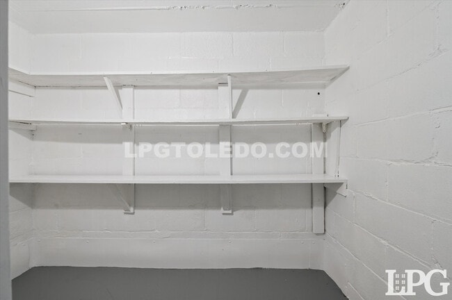 Building Photo - 2736 Northwood Ave