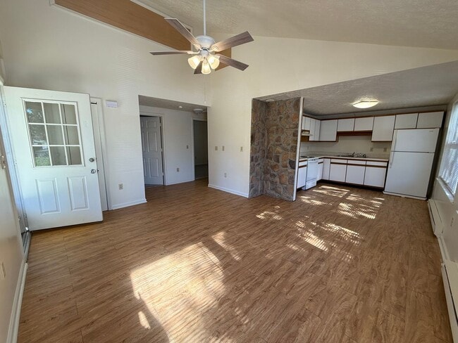 Building Photo - 440 Wakeman Ct NE
