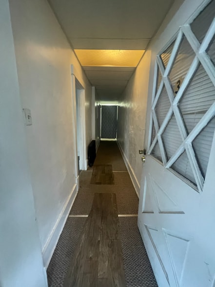 Building Photo - 326 Main St