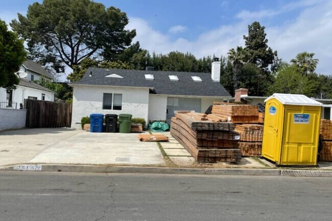 Building Photo - 15153 La Maida St