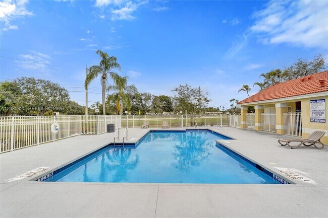 Building Photo - 663 Vista Isles Dr