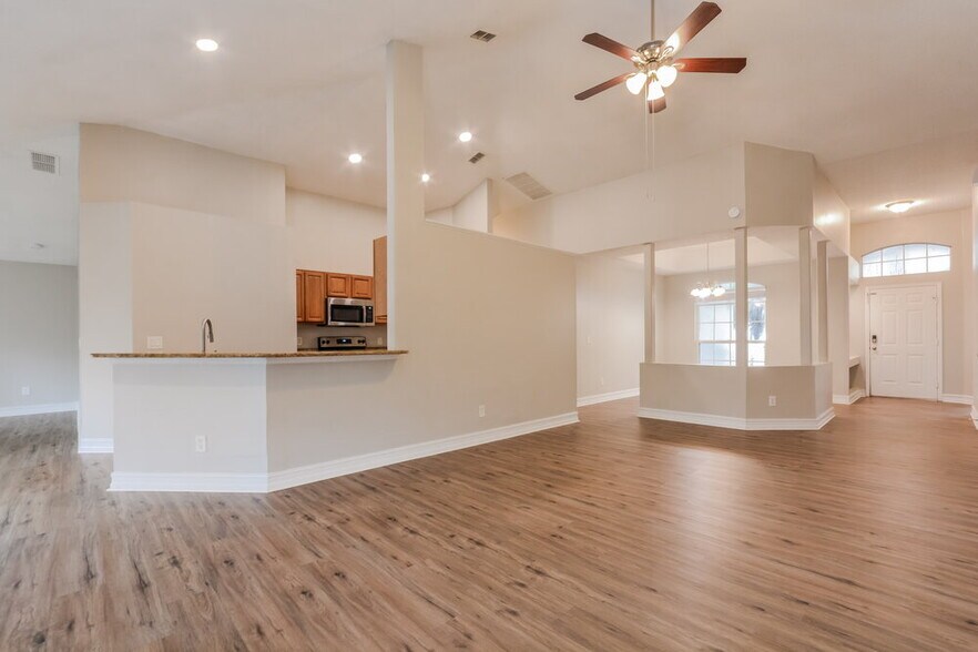 Building Photo - 2082 Petit Ct