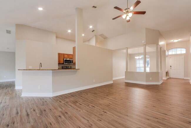 Building Photo - 2082 Petit Ct