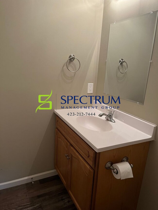 Building Photo - 3 bedroom 2 bath single family home