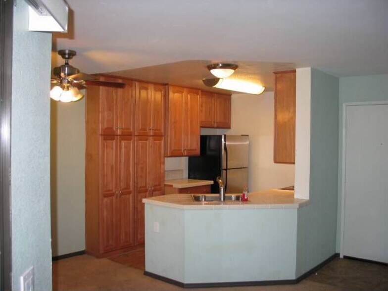 Building Photo - 9750 Mesa Springs Way