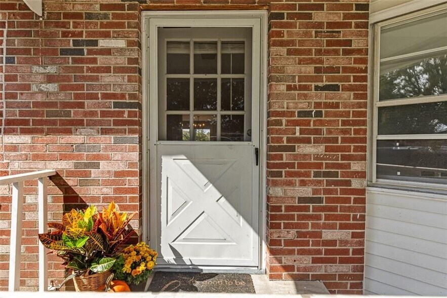 Building Photo - 3421 Pawtucket Ave