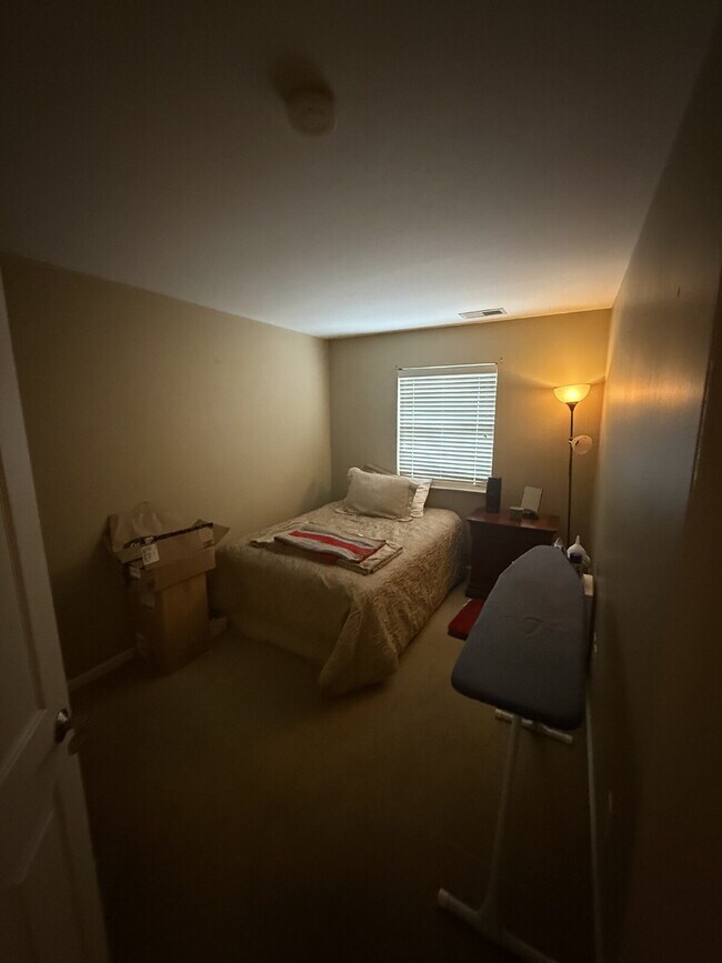 Building Photo - "Spacious 3-Bedroom Gem in Brentwood – FENCED yard. Modern Comfort with 2.5 Baths and 1850 Sq Ft!"