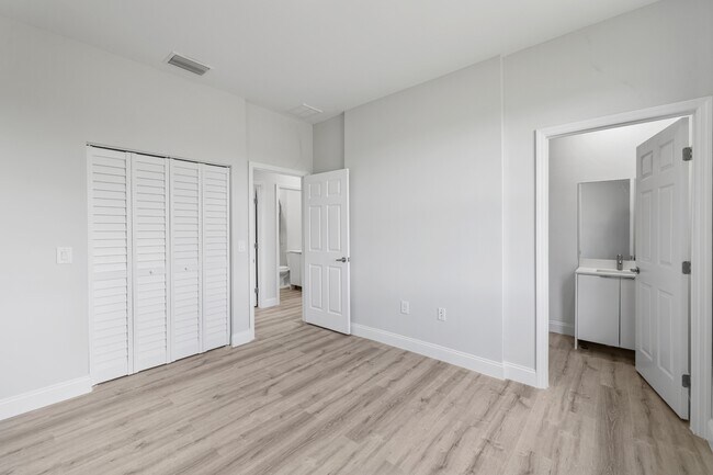 Building Photo - 1056 Fayette Ave