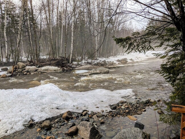 Building Photo - 140 Paquette Cir