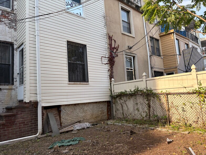 Building Photo - 110 Sunnyside Ave
