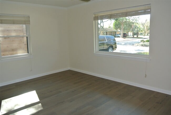 Building Photo - 7911 Greenbush St