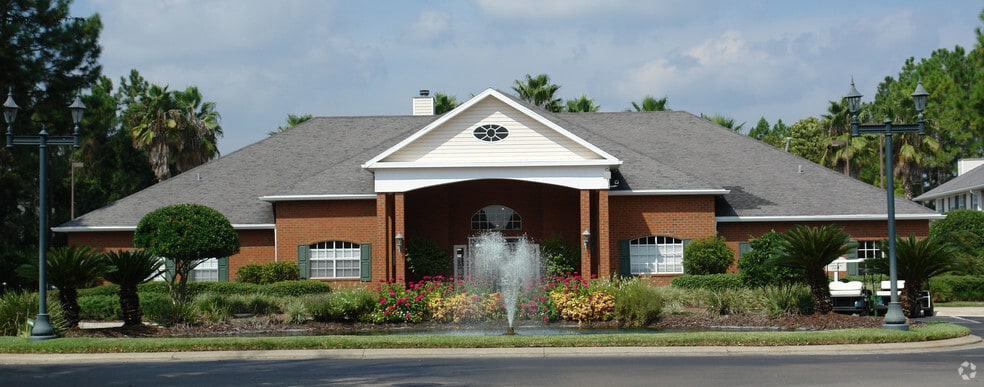 Building Photo - Hunters Crossing